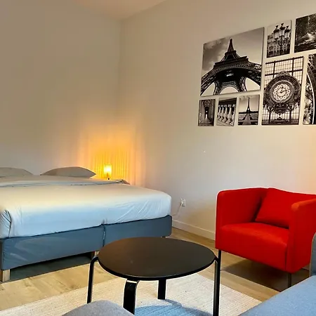 Apartamento 3 Bedroom With Own Garden Close To Main Trainstation *