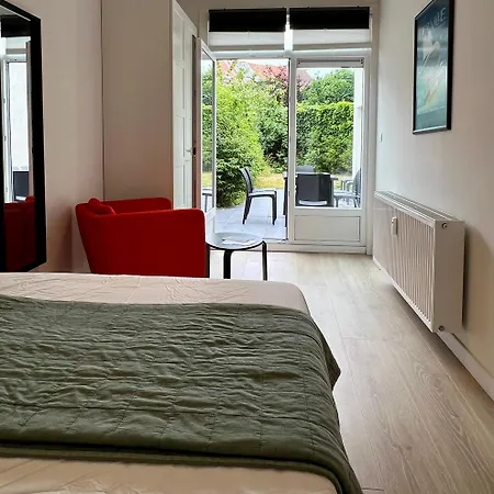 3 Bedroom With Own Garden Close To Main Trainstation Apartamento Gante