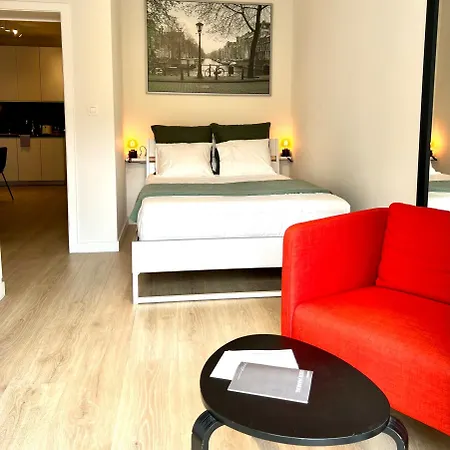 Apartamento 3 Bedroom With Own Garden Close To Main Trainstation *