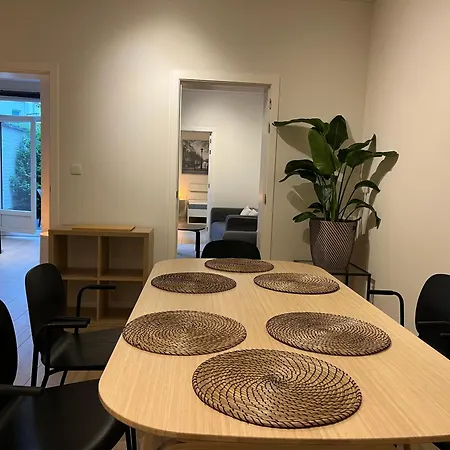 3 Bedroom With Own Garden Close To Main Trainstation Apartamento Gante